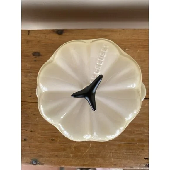 Le Creuset Mini Pumpkin Cocotte Casserole - 10 oz - Meringue - Picture 2 of 6